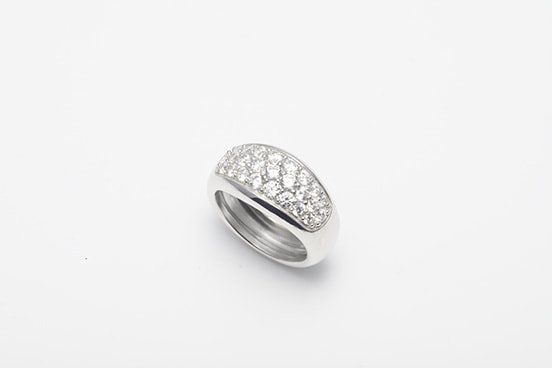 PLUMP RING PAVE